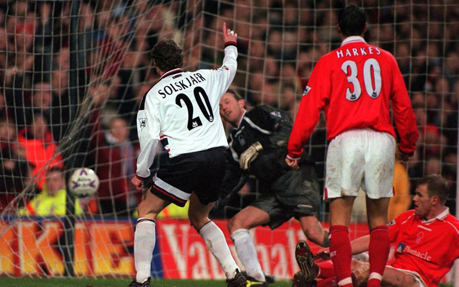 Những kỷ lục sau 10.000 trận ở Ngoại hạng Anh